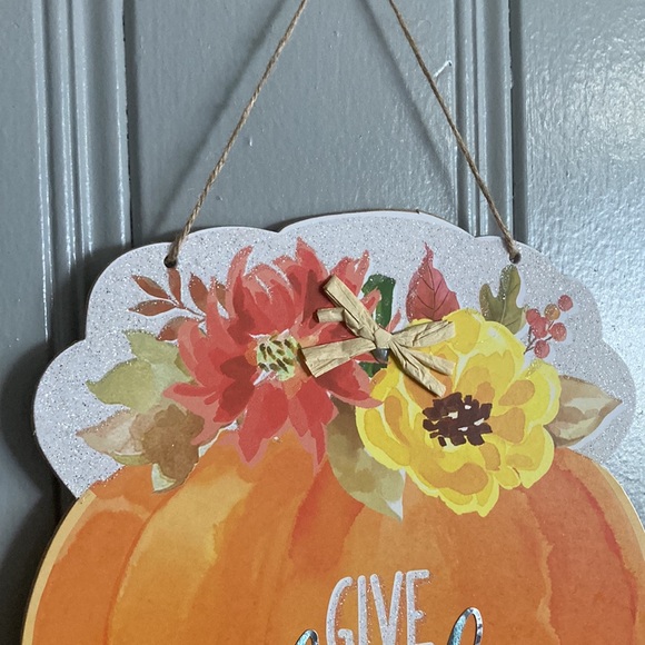 🆕 Glittered Orange Harvest Pumpkin w/ Galvanized Give Thanks- Decoration Sign - Picture 5 of 11